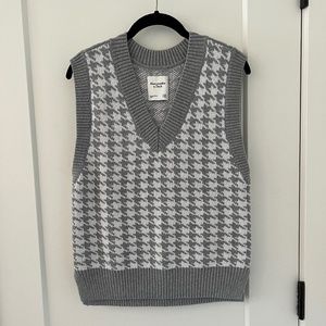Abercrombie & Fitch Houndstooth Sweater Vest